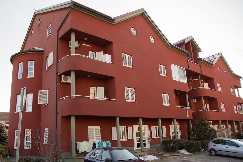 Apartment Giro Zagabria Esterno foto